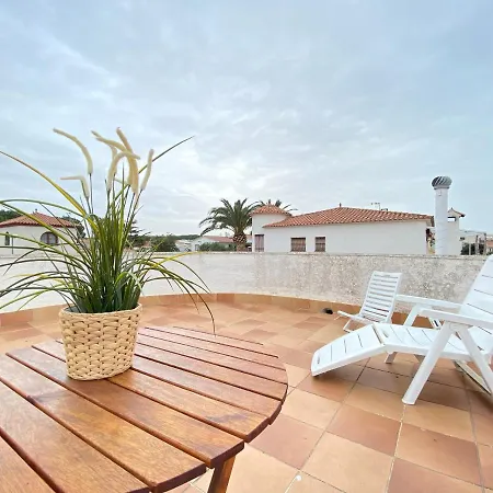 Villa Cambrils Beach Villa *