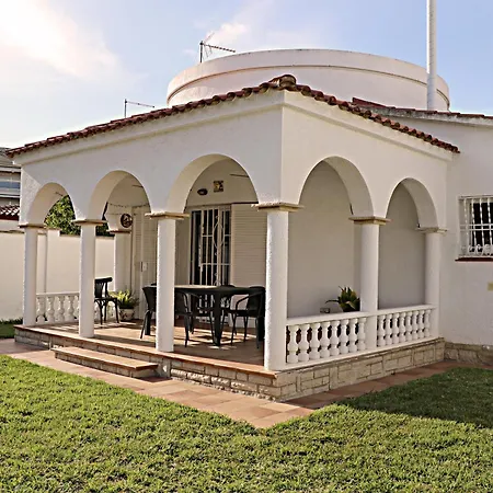 Villa Cambrils Beach Villa *